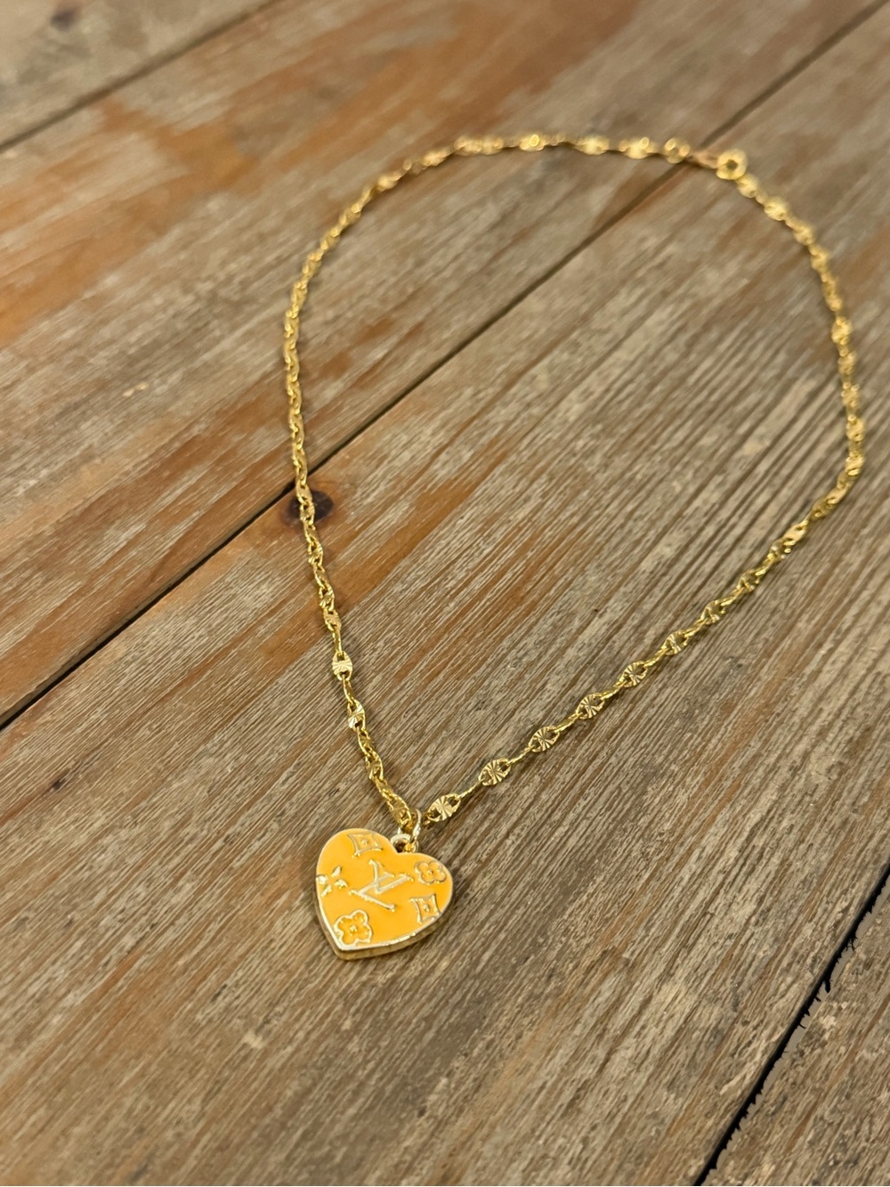 LV Gold Heart Pendant Necklace - Gold - Picture 4 of 10